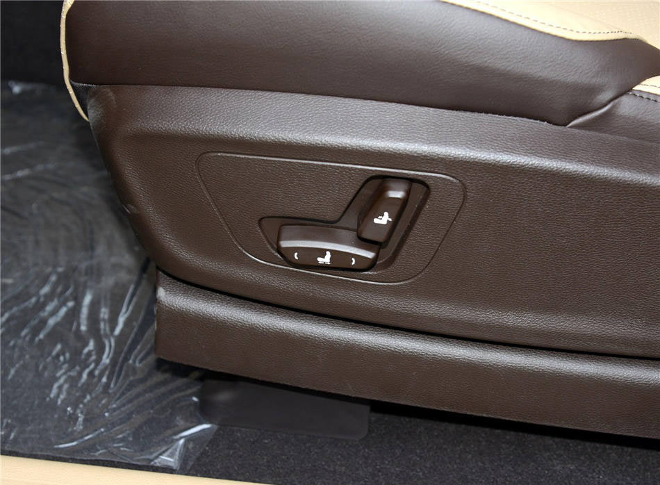 2017款 1.5T 手动豪华型 7座 座椅空间