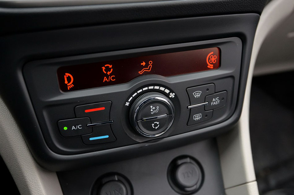 2015款 1.8L 自动新睿型 内饰