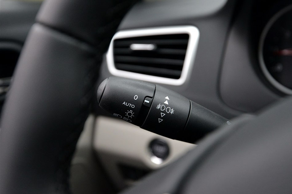 2015款 1.8L 自动新睿型 内饰