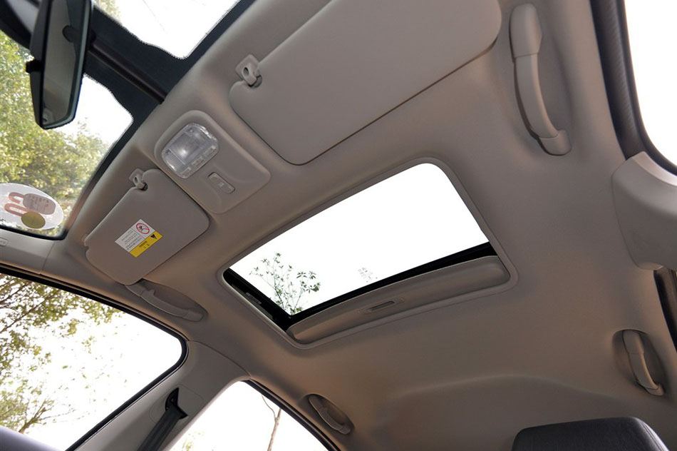 2015款 1.8L 自动新睿型 座椅空间