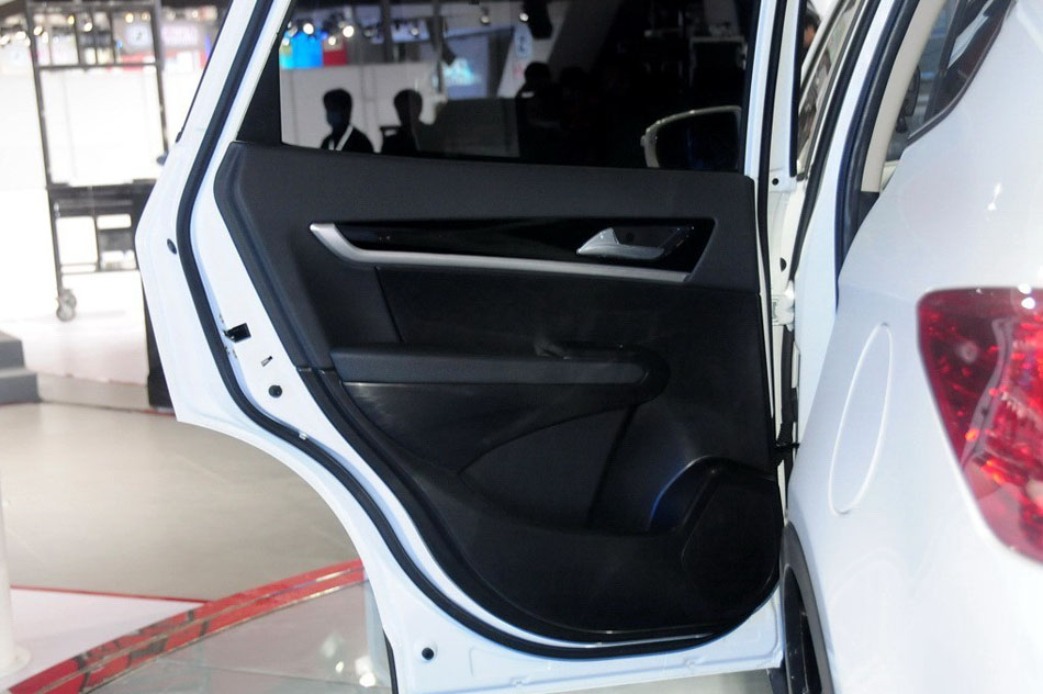 2014款 基本型 座椅空间