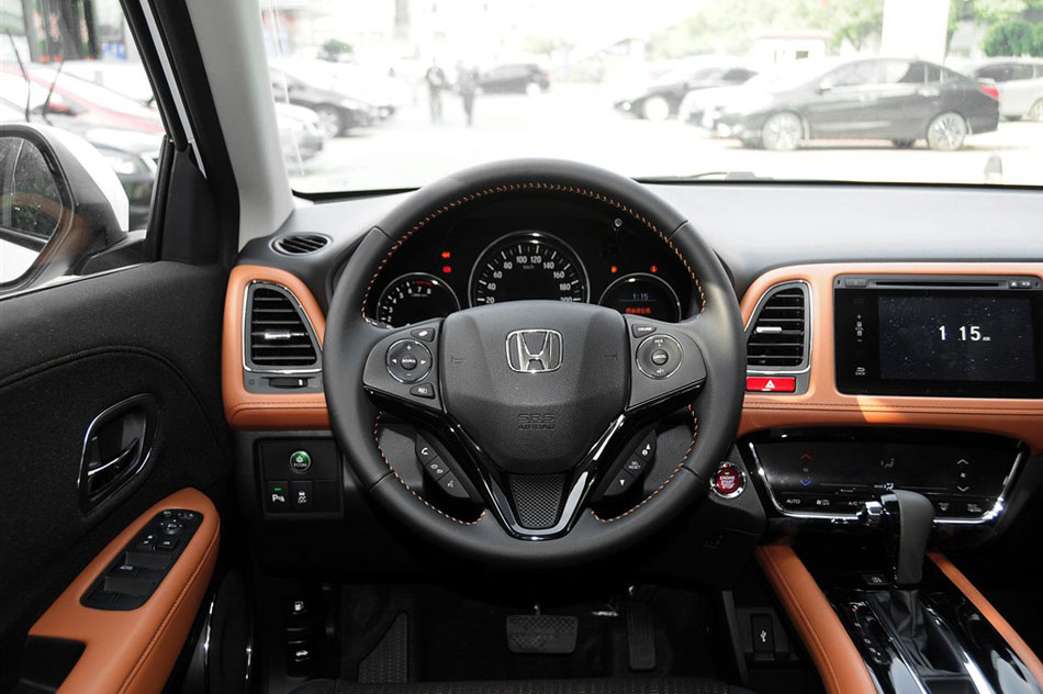 2015款 1.8L CVT两驱豪华型 内饰