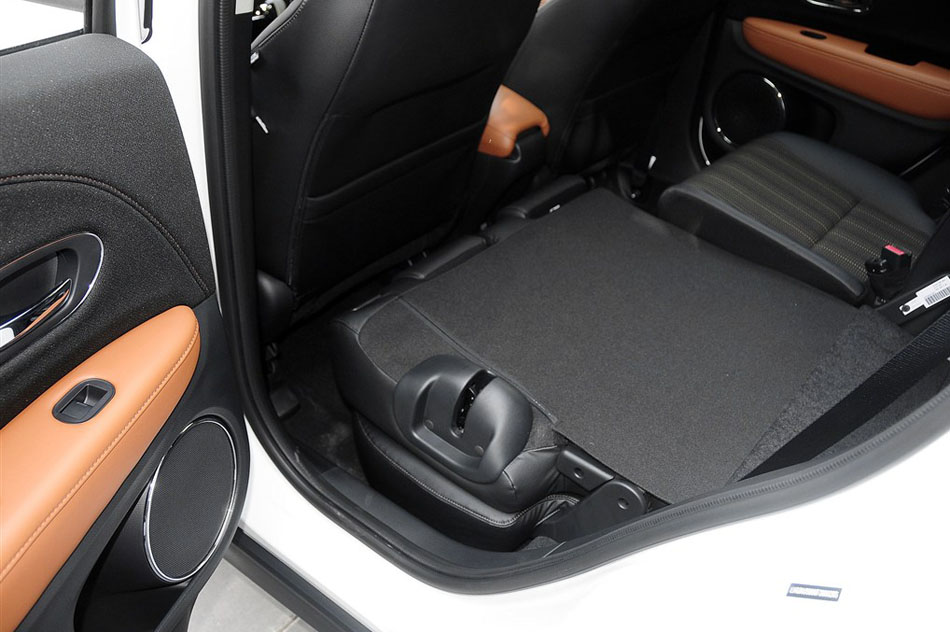 2015款 1.8L CVT两驱豪华型 座椅空间