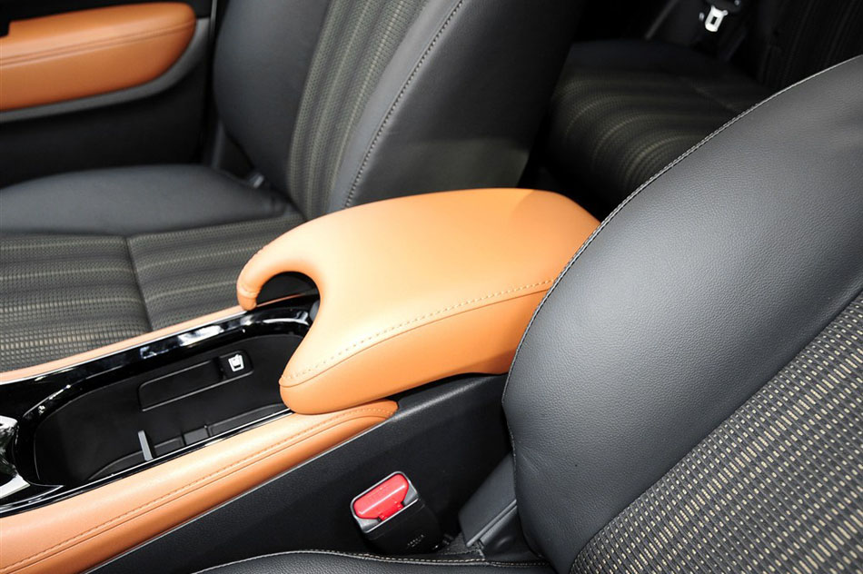 2015款 1.8L CVT两驱豪华型 座椅空间