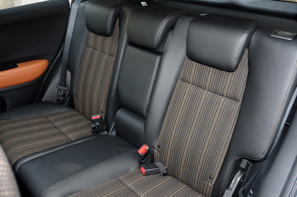 2015款 1.8L CVT两驱豪华型 座椅空间