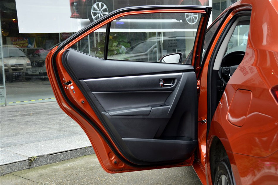 2014款 基本型 座椅空间