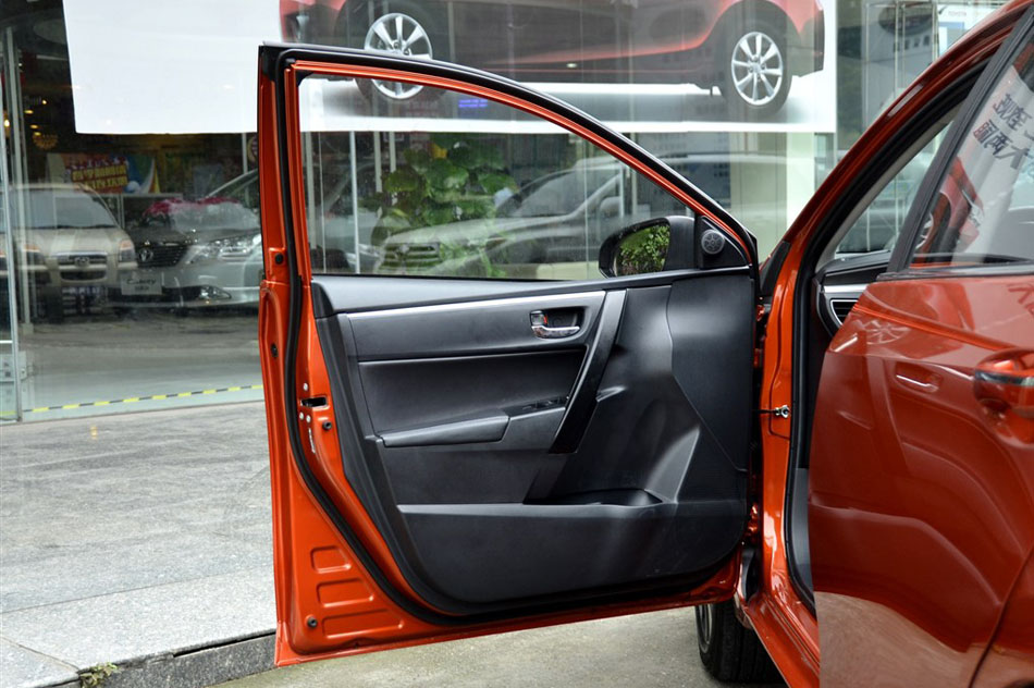 2014款 基本型 座椅空间