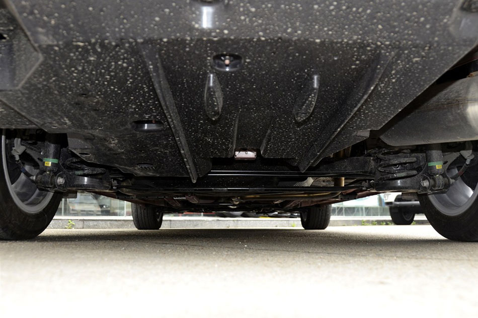 2014款 基本型 引擎底盘