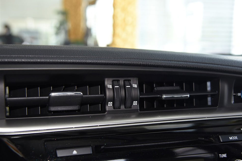 2015款 1.6G CVT橙色限量版 内饰