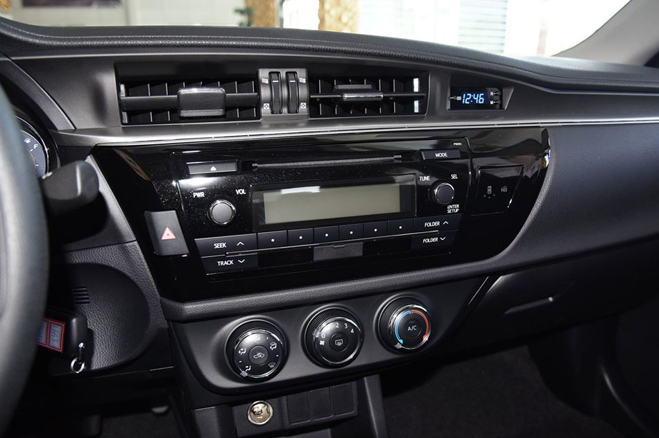 2015款 1.6G CVT橙色限量版 内饰