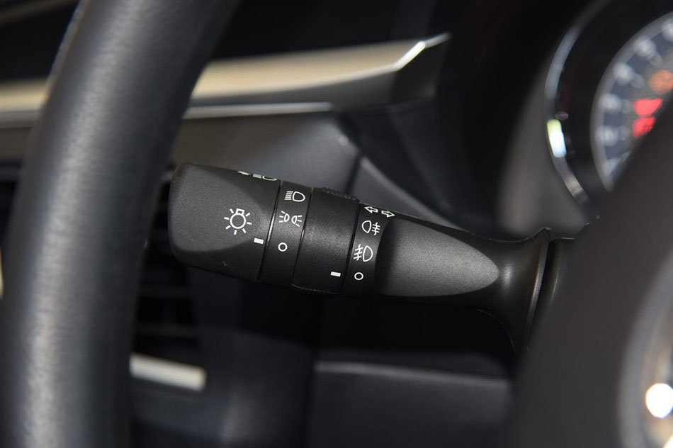 2015款 1.6G CVT橙色限量版 内饰