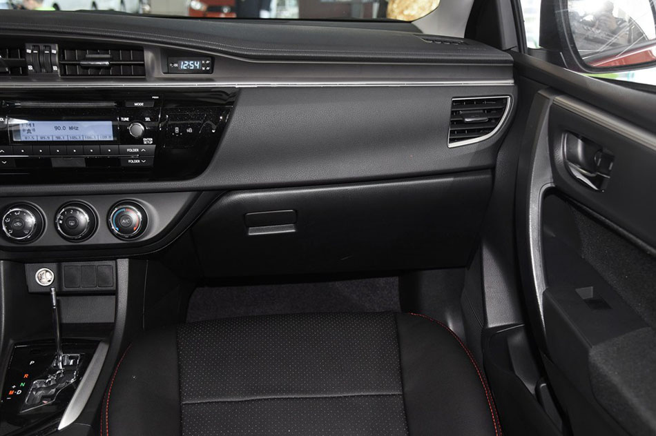 2015款 1.6G CVT橙色限量版 内饰