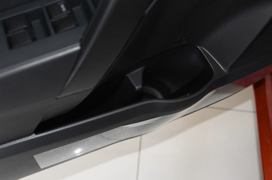 2015款 1.6G CVT橙色限量版 座椅空间