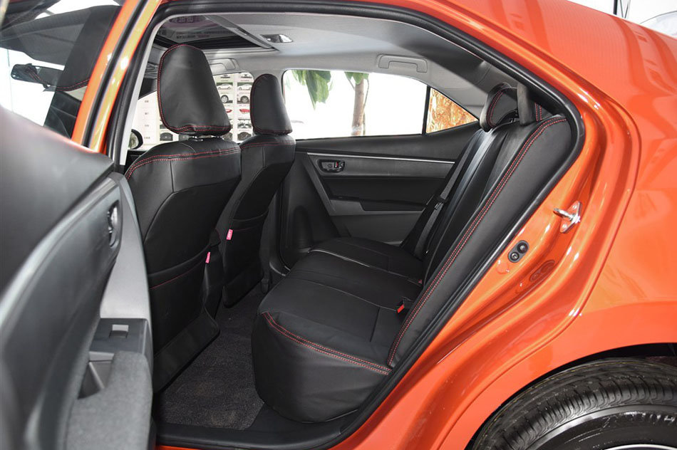 2015款 1.6G CVT橙色限量版 座椅空间