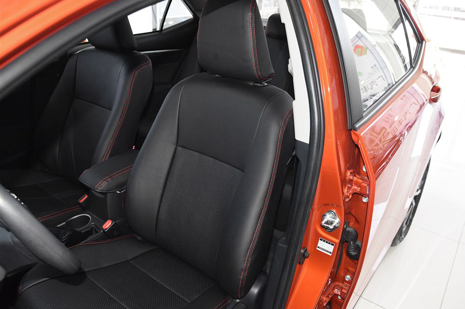 2015款 1.6G CVT橙色限量版 座椅空间