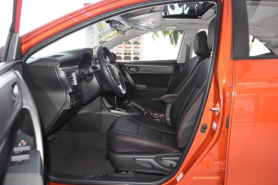 2015款 1.6G CVT橙色限量版 座椅空间