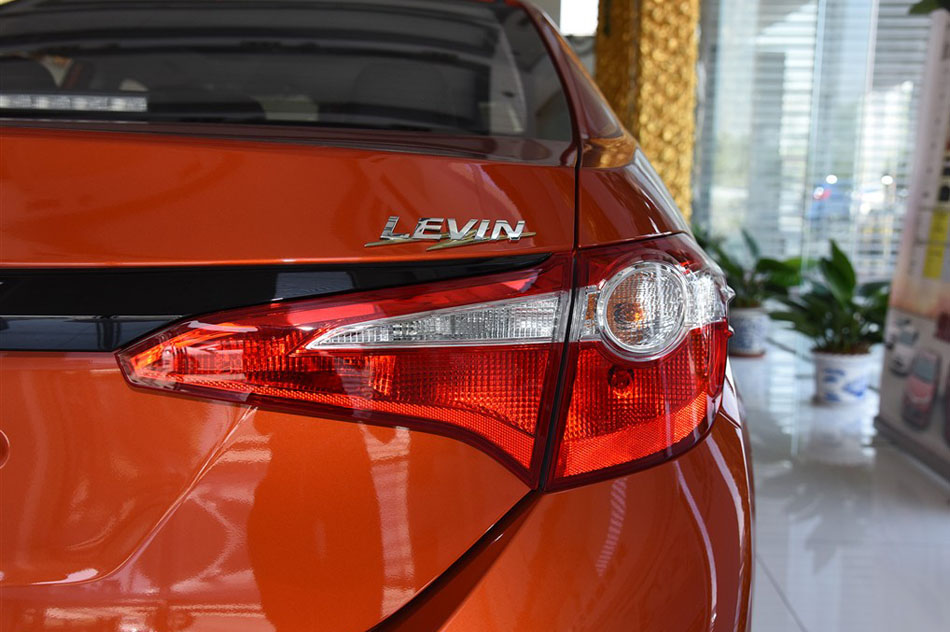 2015款 1.6G CVT橙色限量版 细节