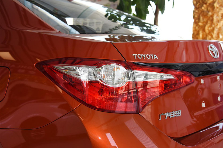 2015款 1.6G CVT橙色限量版 细节