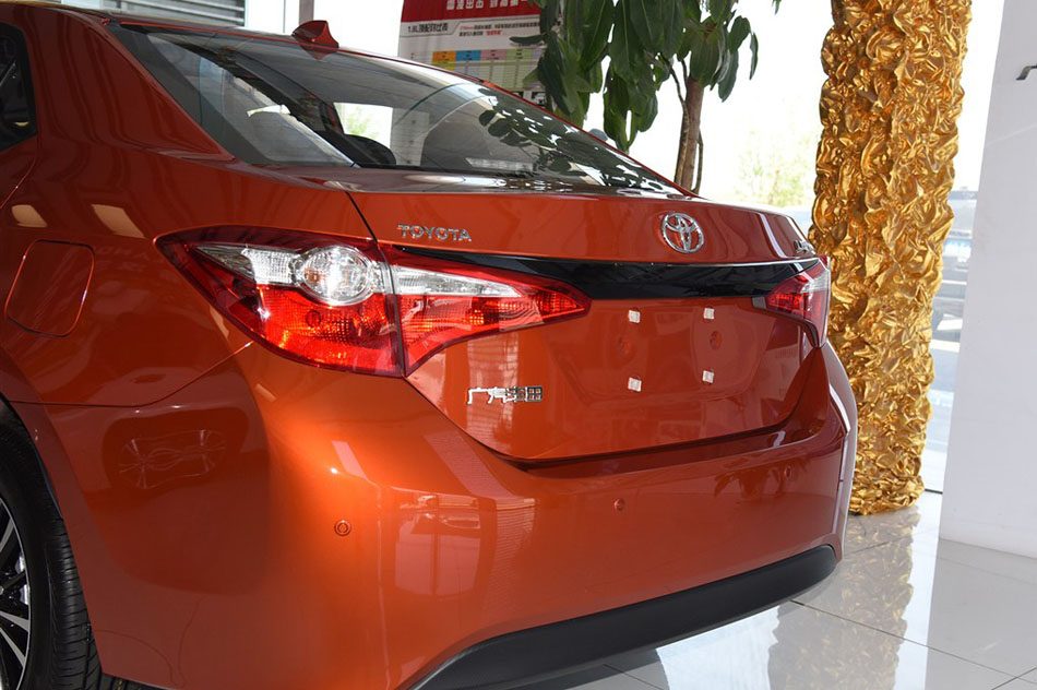 2015款 1.6G CVT橙色限量版 细节