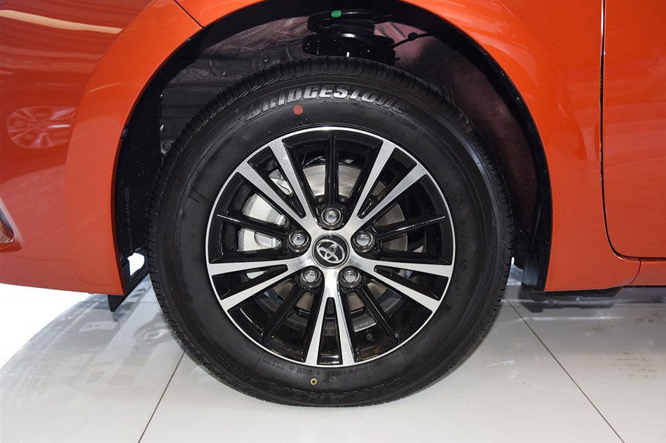 2015款 1.6G CVT橙色限量版 细节