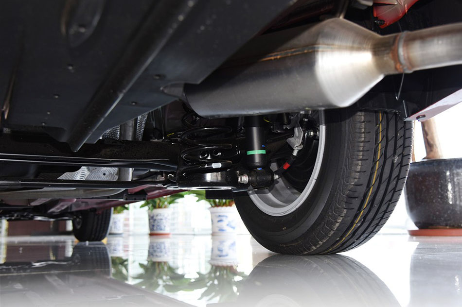 2015款 1.6G CVT橙色限量版 引擎底盘