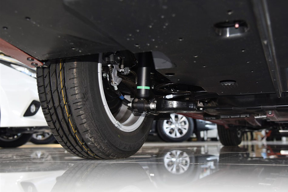 2015款 1.6G CVT橙色限量版 引擎底盘