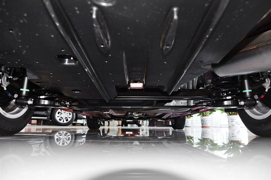 2015款 1.6G CVT橙色限量版 引擎底盘