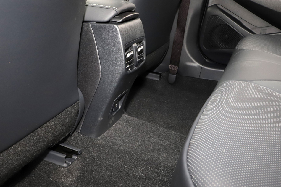 2021款 185T CVT豪华版 座椅空间