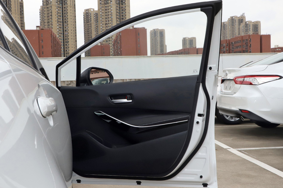 2021款 185T CVT豪华版 座椅空间