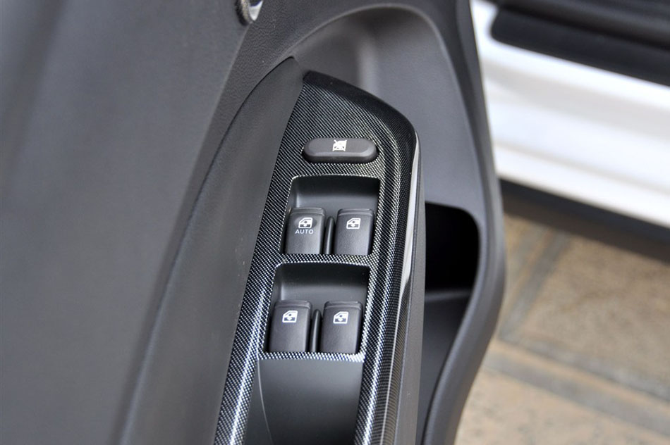 2014 CROSS 1.5L ֶ׼ οռ