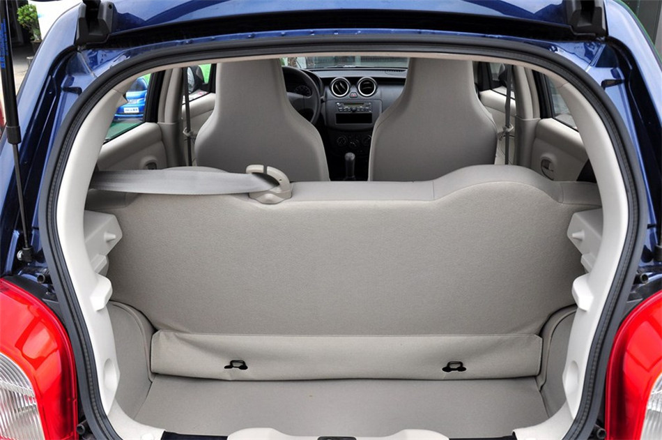 2014款 1.2L MT 易享版 座椅空间