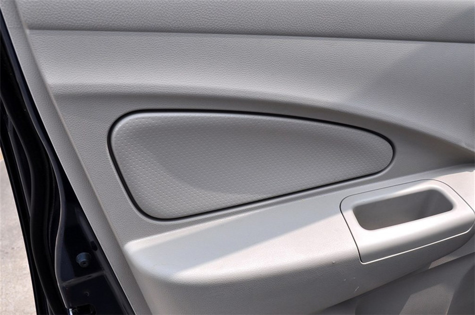 2014款 1.2L MT 易享版 座椅空间