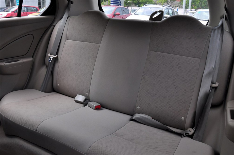 2014款 1.2L MT 易享版 座椅空间