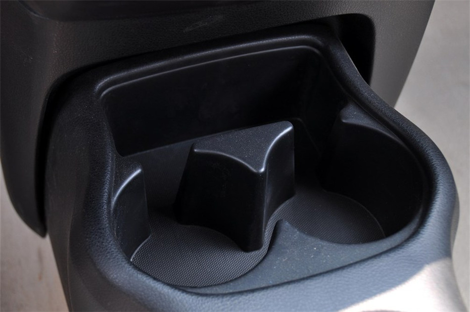 2014款 1.2L MT 易享版 座椅空间