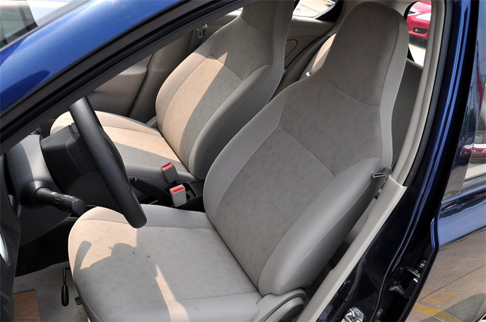 2014款 1.2L MT 易享版 座椅空间