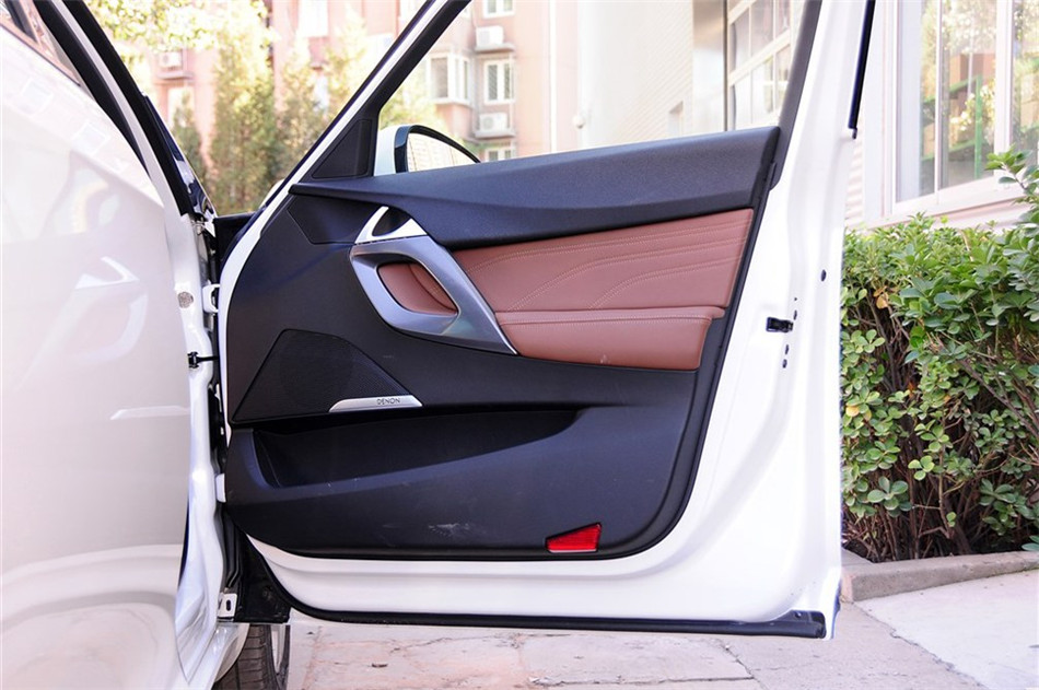 DS5 2013款 1.6T AT 豪华版THP200 座椅空间