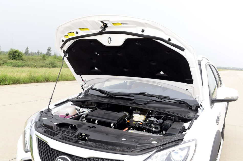 2015款 2.0T 四驱旗舰型 引擎底盘