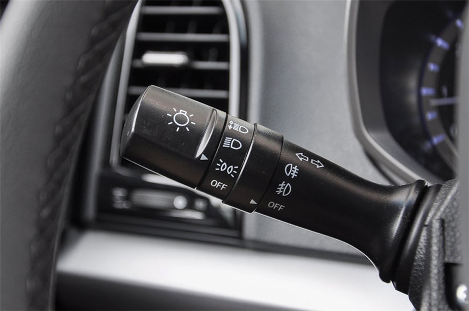 2014款 1.5L MT 豪华智能型 内饰