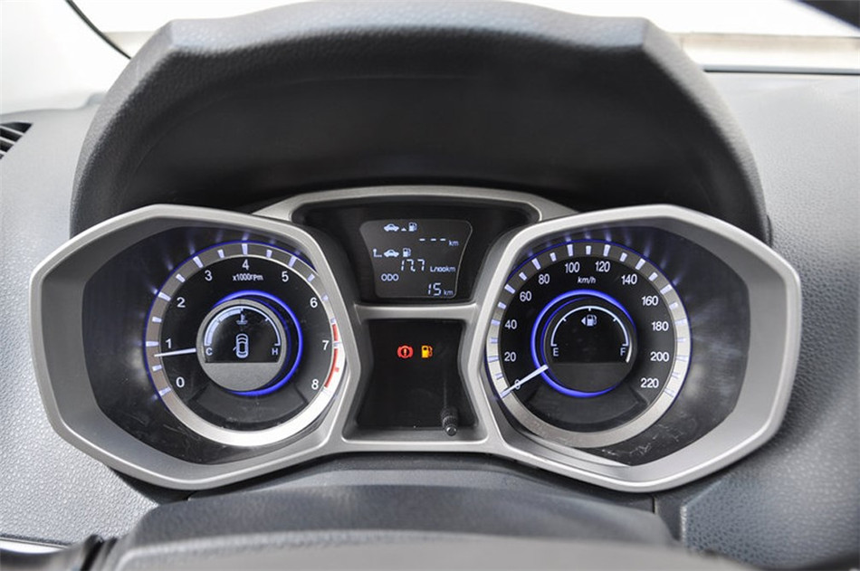 2014款 1.5L MT 豪华智能型 内饰