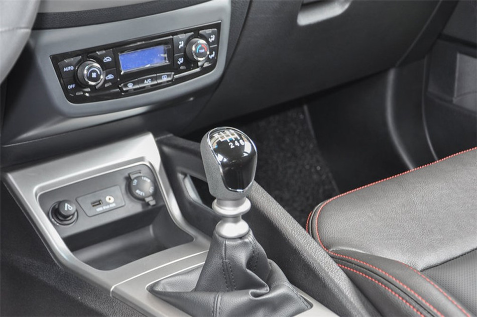 2014款 1.5L MT 豪华智能型 内饰