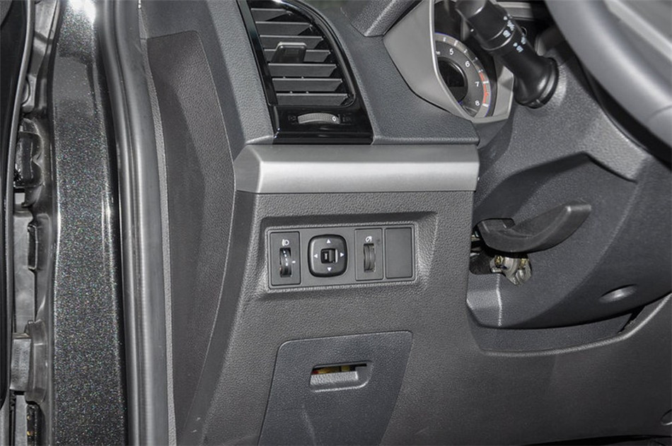 2014款 1.5L MT 豪华智能型 内饰