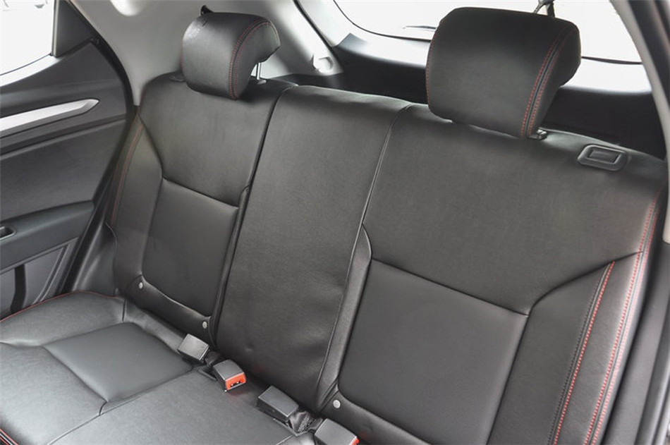2014款 1.5L MT 豪华智能型 座椅空间