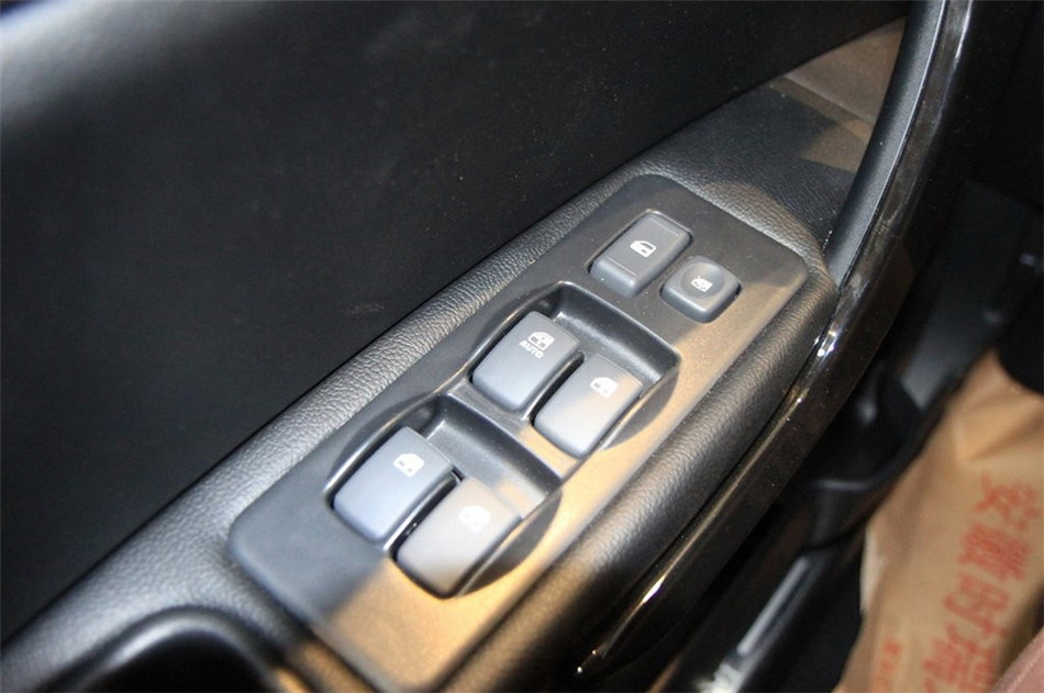 2014款 1.5L MT 豪华智能型 座椅空间