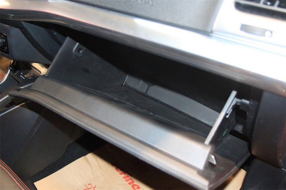 2014款 1.5L MT 豪华智能型 座椅空间