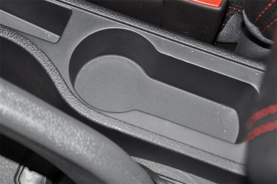 2014款 1.5L MT 豪华智能型 座椅空间