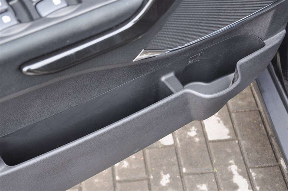 2014款 1.5L MT 豪华智能型 座椅空间