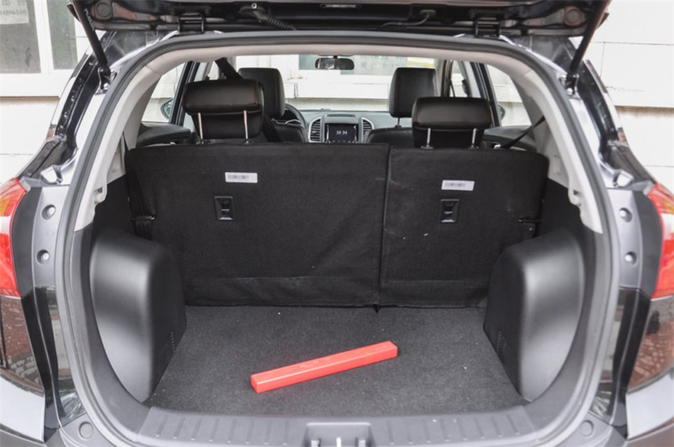 2014款 1.5L MT 豪华智能型 座椅空间