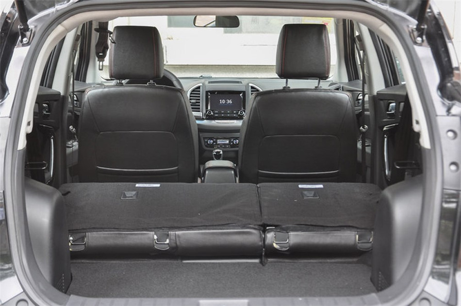 2014款 1.5L MT 豪华智能型 座椅空间