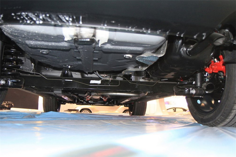 2014款 1.5L MT 豪华智能型 引擎底盘