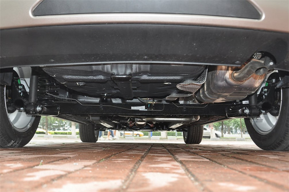 2014款 1.5L MT 豪华智能型 引擎底盘